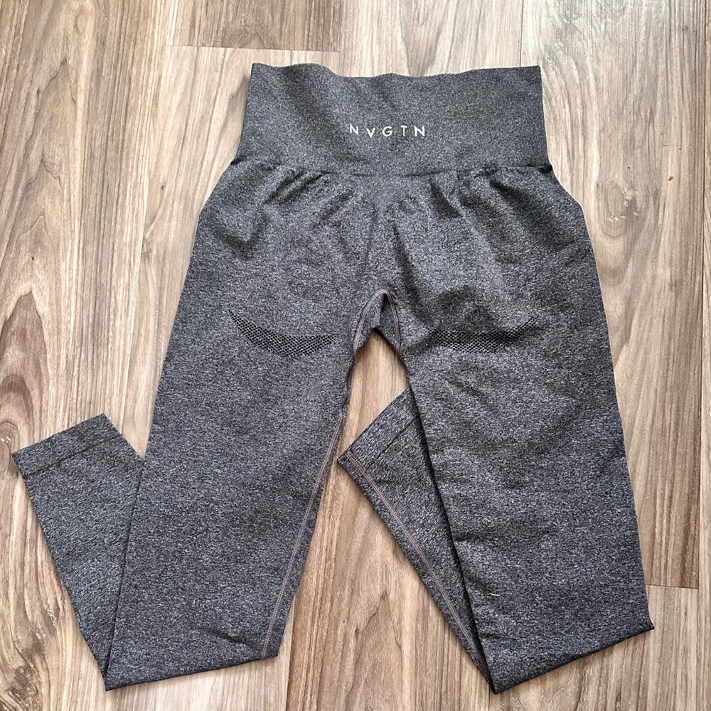 NVGTN SEAMLESS LEGGINGS BUTT CONTOUR ONLY SZ SMALL